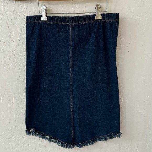 Dresses & Skirts - Denim Frayed Hem Line Knee Length Mini Pull On Elastic Waist Stretch Denim Skirt